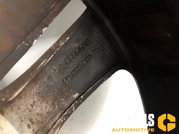 Sportvelgen Set van een Peugeot 308 SW (L4/L9/LC/LJ/LR) 1.6 BlueHDi 120 2015