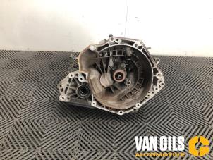 Gebruikte Versnellingsbak Opel Corsa D 1.2 16V Prijs € 150,00 Margeregeling aangeboden door Van Gils Automotive