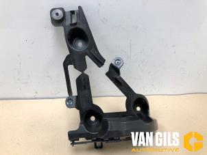 Gebruikte Bumpersteun links-achter Peugeot 2008 (CU) 1.2 12V e-THP PureTech 110 Prijs op aanvraag aangeboden door Van Gils Automotive