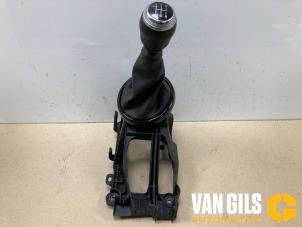 Gebruikte Versnellingspook Renault Twingo III (AH) 0.9 Energy TCE 93 12V Prijs op aanvraag aangeboden door Van Gils Automotive