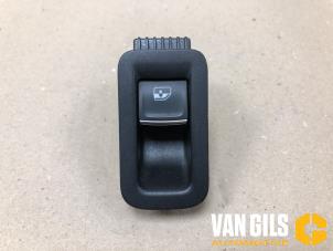 Gebruikte Schakelaar Elektrisch Raam Volkswagen Touran (5T1) Prijs op aanvraag aangeboden door Van Gils Automotive