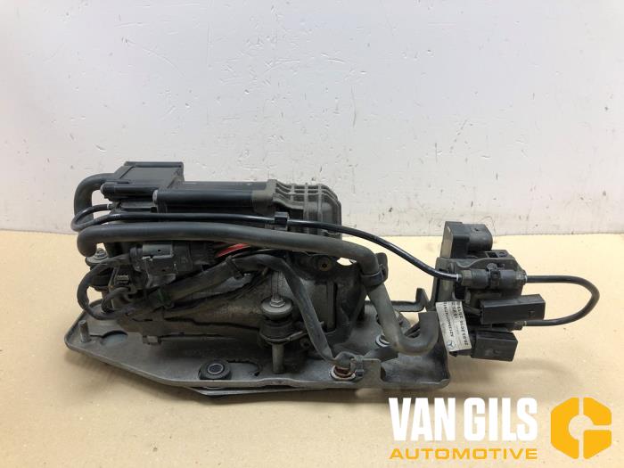 Gebruikte Compressor Mercedes E-Klasse AMG (W213) 4.0 E-63 S AMG V8 Turbo 4-Matic+ Prijs € 500,00 Margeregeling aangeboden door Van Gils Automotive