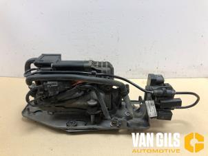 Gebruikte Compressor Mercedes E-Klasse AMG (W213) 4.0 E-63 S AMG V8 Turbo 4-Matic+ Prijs € 500,00 Margeregeling aangeboden door Van Gils Automotive