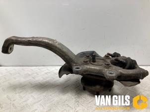 Gebruikte Fusee links-voor Lexus IS (E1) Prijs € 60,00 Margeregeling aangeboden door Van Gils Automotive