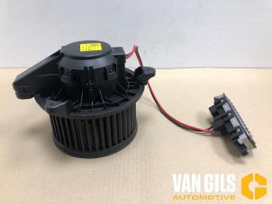 Gebruikte Chaufage Ventilatiemotor Mercedes B (W247) 2.0 B-200d Prijs op aanvraag aangeboden door Van Gils Automotive