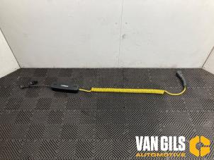 Gebruikte Hybride oplaadkabel Mercedes C Estate (S205) C-350 e 2.0 16V Prijs € 175,00 Margeregeling aangeboden door Van Gils Automotive