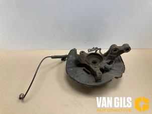 Gebruikte Fusee rechts-voor Toyota Avensis (T22) 2.0 D-4D 16V Prijs € 45,00 Margeregeling aangeboden door Van Gils Automotive