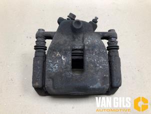 Gebruikte Remklauw (Tang) links-voor Suzuki Swift (ZA/ZC/ZD1/2/3/9) 1.3 VVT 16V Prijs € 30,00 Margeregeling aangeboden door Van Gils Automotive