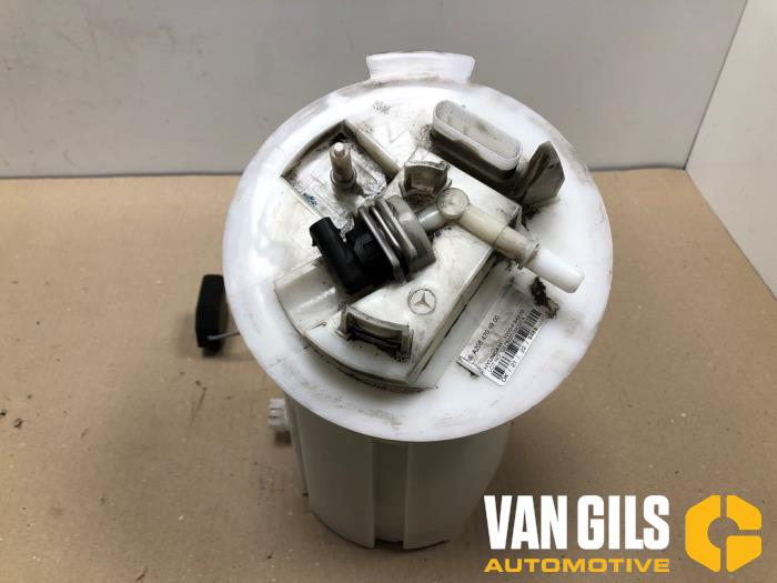 Gebruikte Tank element Pomp Mercedes C (W205) C-200 1.5 EQ Boost Prijs € 50,00 Margeregeling aangeboden door Van Gils Automotive