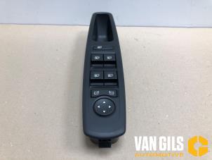 Gebruikte Ruit schakelaar elektrisch Renault Megane III Grandtour (KZ) 1.4 16V TCe 130 Prijs € 40,00 Margeregeling aangeboden door Van Gils Automotive