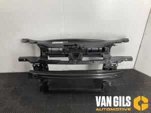 Gebruikte Frontpaneel Volkswagen Caddy III (2KA,2KH,2CA,2CH) 1.9 TDI Prijs € 175,00 Margeregeling aangeboden door Van Gils Automotive