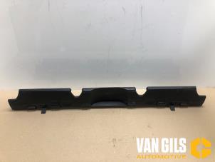 Gebruikte Bumpersteun midden-achter Renault Twingo II (CN) 1.2 16V GT TCE Prijs op aanvraag aangeboden door Van Gils Automotive