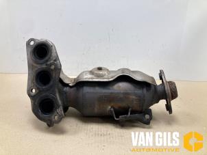 Gebruikte Uitlaatspruitstuk + katalysator Peugeot 107 1.0 12V Prijs € 149,99 Margeregeling aangeboden door Van Gils Automotive