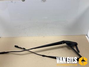 Gebruikte Ruitenwisserarm set Tesla Model X 75D Prijs op aanvraag aangeboden door Van Gils Automotive