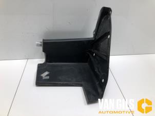 Gebruikte Beschermplaat bodem Toyota C-HR (X1,X5) 1.8 16V Hybrid Prijs € 30,00 Margeregeling aangeboden door Van Gils Automotive