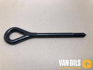 Gebruikte Sleepoog voor Tesla Model X 75D Prijs € 30,00 Margeregeling aangeboden door Van Gils Automotive