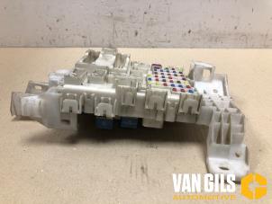 Gebruikte Zekeringkast Suzuki Vitara (LY/MY) 1.0 Booster Jet Turbo 12V Prijs op aanvraag aangeboden door Van Gils Automotive
