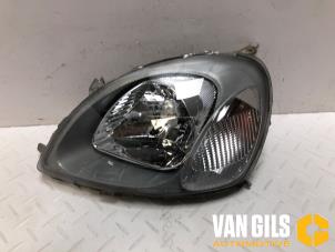 Gebruikte Koplamp links Toyota Yaris (P1) 1.0 16V VVT-i Prijs € 45,00 Margeregeling aangeboden door Van Gils Automotive