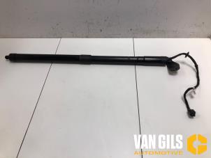 Gebruikte Sluithulpmotor achterklep Porsche Cayenne II (92A) 3.0 D V6 24V Prijs op aanvraag aangeboden door Van Gils Automotive