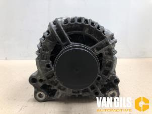 Gebruikte Dynamo Volkswagen Transporter T5 1.9 TDi Prijs € 75,00 Margeregeling aangeboden door Van Gils Automotive