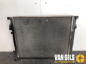 Gebruikte Radiateur Opel Vivaro 1.9 DTI 16V Prijs op aanvraag aangeboden door Van Gils Automotive