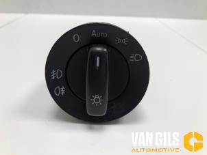 Gebruikte Licht Schakelaar Volkswagen Transporter/Caravelle T6 2.0 TDI 204 4Motion Prijs € 30,00 Margeregeling aangeboden door Van Gils Automotive