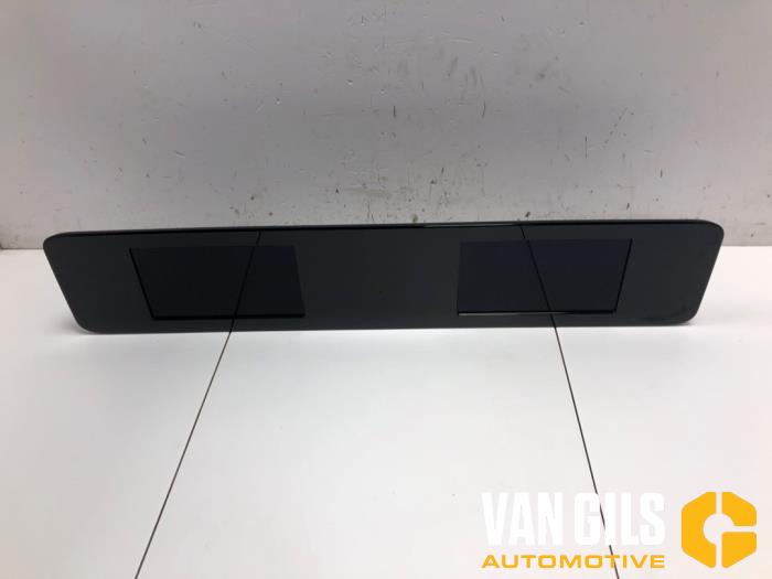Gebruikte Display Interieur Mercedes B (W247) 2.0 B-200d Prijs € 599,99 Margeregeling aangeboden door Van Gils Automotive