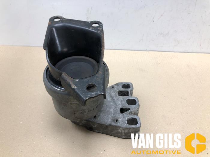 Gebruikte Motorrubber Volkswagen Transporter/Caravelle T6 2.0 TDI 204 4Motion Prijs op aanvraag aangeboden door Van Gils Automotive