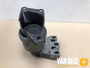 Gebruikte Motorrubber Volkswagen Transporter/Caravelle T6 2.0 TDI 204 4Motion Prijs op aanvraag aangeboden door Van Gils Automotive