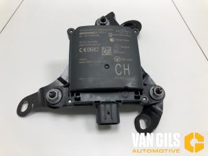 Gebruikte Dode hoek sensor Toyota C-HR (X1,X5) 1.8 16V Hybrid Prijs € 100,00 Margeregeling aangeboden door Van Gils Automotive