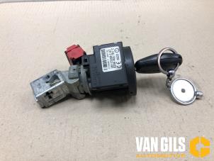 Gebruikte Kontaktslot + Sleutel Renault Twingo II (CN) 1.2 Prijs € 75,00 Margeregeling aangeboden door Van Gils Automotive