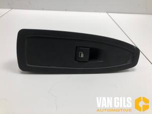 Gebruikte Raam schakelaar elektrisch BMW 1 serie (F20) 118d 2.0 16V Prijs € 50,00 Margeregeling aangeboden door Van Gils Automotive