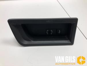 Gebruikte AUX/USB aansluiting BMW 1 serie (F20) 118d 2.0 16V Prijs € 50,00 Margeregeling aangeboden door Van Gils Automotive