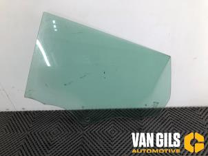 Gebruikte Portierruit 4Deurs links-achter Landrover Range Rover Evoque (LVJ/LVS) 2.2 eD4 16V 5-drs. Prijs op aanvraag aangeboden door Van Gils Automotive