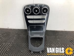 Gebruikte Middenconsoles Mercedes C Estate (S205) C-180 BlueTEC, C-180 d 1.6 16V Prijs € 75,00 Margeregeling aangeboden door Van Gils Automotive