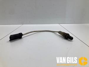 Gebruikte Lambda Sonde Peugeot 208 I (CA/CC/CK/CL) 1.0 Vti 12V PureTech Prijs € 30,00 Margeregeling aangeboden door Van Gils Automotive