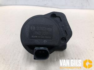 Gebruikte Extra waterpomp Mercedes B (W247) 2.0 B-200d Prijs op aanvraag aangeboden door Van Gils Automotive