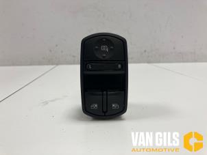Gebruikte Ruit schakelaar elektrisch Opel Corsa E 1.0 SIDI Turbo 12V Prijs € 30,00 Margeregeling aangeboden door Van Gils Automotive