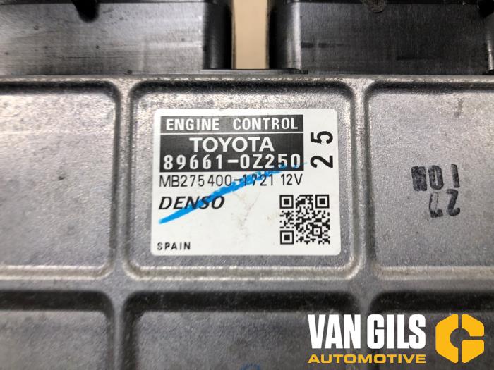 Computer Motormanagement van een Toyota Auris (E15) 1.8 16V HSD Full Hybrid 2012