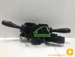 Gebruikte Combischakelaar Stuurkolom Renault Captur (2R) 0.9 Energy TCE 12V Prijs € 125,00 Margeregeling aangeboden door Van Gils Automotive