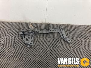 Gebruikte Bumpersteun rechts-achter Mercedes B (W247) 2.0 B-200d Prijs op aanvraag aangeboden door Van Gils Automotive