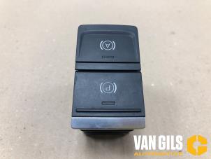 Gebruikte Schakelaar handrem Audi Q3 (F3B) 1.5 35 TFSI 16V Prijs € 30,00 Margeregeling aangeboden door Van Gils Automotive