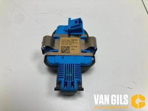 Gebruikte Regensensor Mercedes E-Klasse AMG (W213) 4.0 E-63 S AMG V8 Turbo 4-Matic+ Prijs € 45,00 Margeregeling aangeboden door Van Gils Automotive