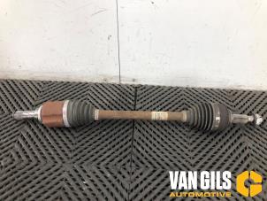 Gebruikte Aandrijfas links-voor Renault Clio IV (5R) 0.9 Energy TCE 90 12V Prijs € 124,99 Margeregeling aangeboden door Van Gils Automotive