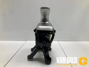 Gebruikte Selectiehendel automaat Mitsubishi Outlander (GF/GG) 2.0 16V PHEV 4x4 Prijs € 50,00 Margeregeling aangeboden door Van Gils Automotive