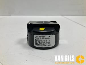 Gebruikte Sensor regen Mitsubishi Outlander (GF/GG) 2.0 16V PHEV 4x4 Prijs € 30,00 Margeregeling aangeboden door Van Gils Automotive