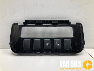 Gebruikte Dashboard deel Mitsubishi Outlander (GF/GG) 2.0 16V PHEV 4x4 Prijs € 40,00 Margeregeling aangeboden door Van Gils Automotive