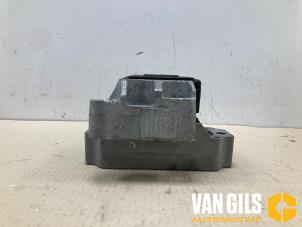 Gebruikte Motorsteun Mitsubishi Outlander (GF/GG) 2.0 16V PHEV 4x4 Prijs € 75,00 Margeregeling aangeboden door Van Gils Automotive