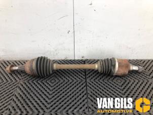 Gebruikte Aandrijfas links-voor Ford Focus 3 Wagon 1.0 Ti-VCT EcoBoost 12V 125 Prijs € 75,00 Margeregeling aangeboden door Van Gils Automotive
