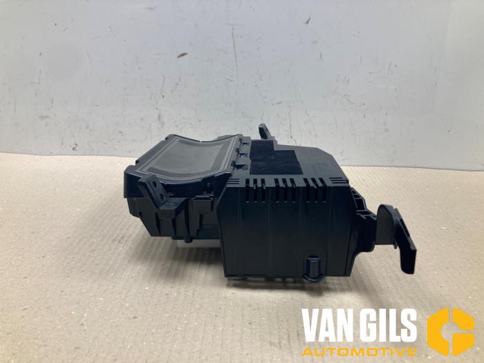 Head-up display van een Toyota Prius (ZVW5) 1.8 16V Hybrid 2019